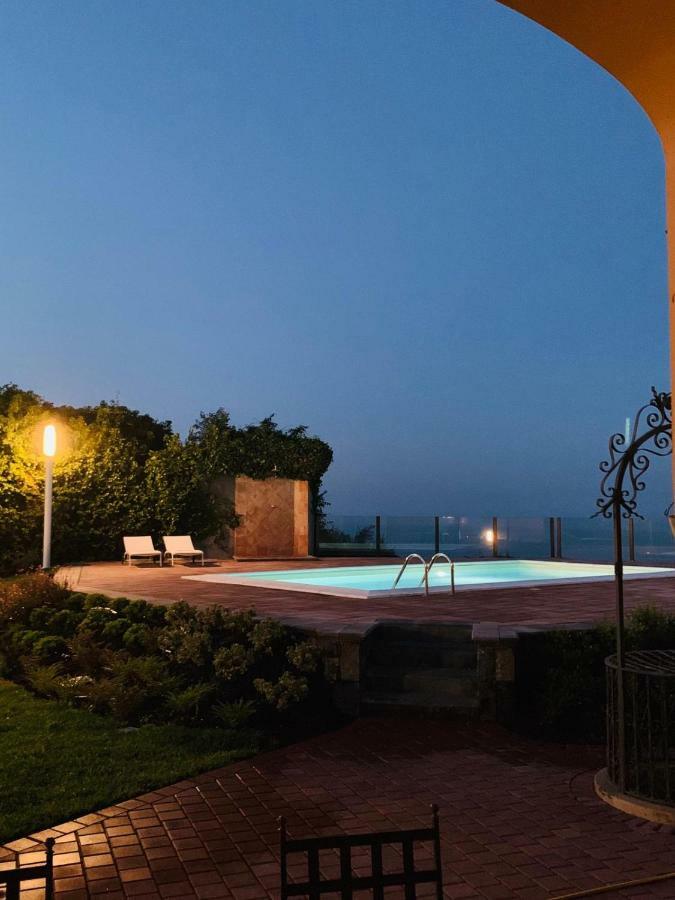 אצ'י קסטלו B&B Villa Etelka מראה חיצוני תמונה